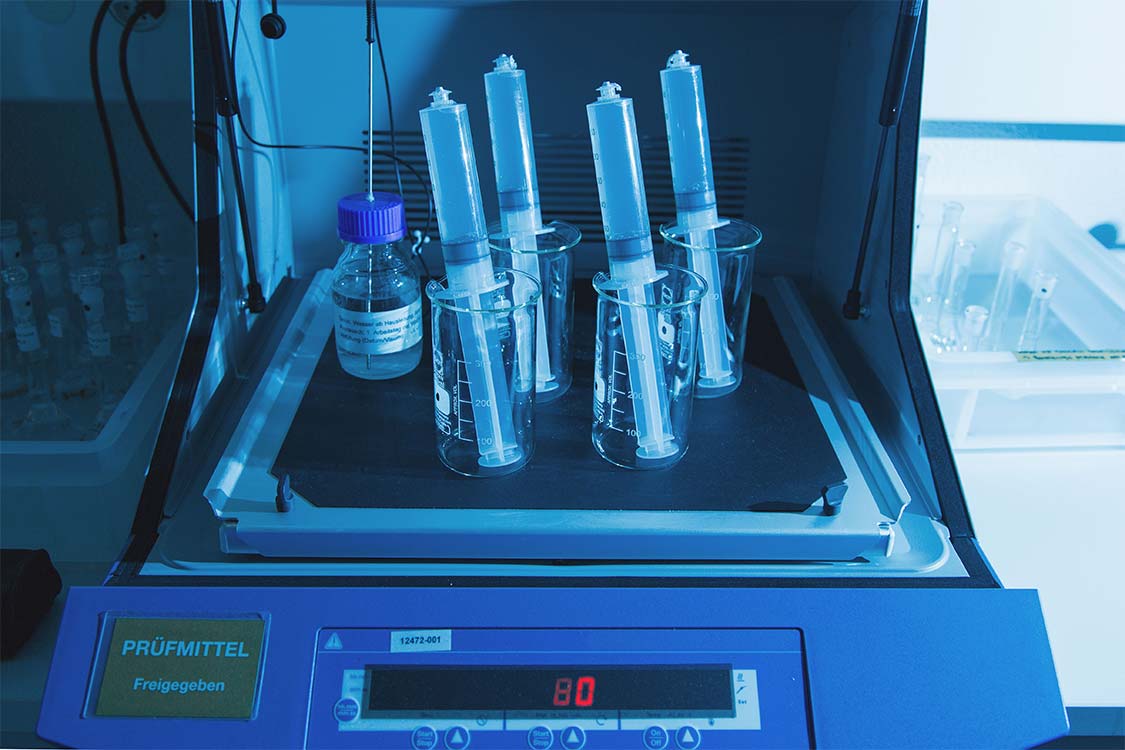 Residue analysis: extraction of ethylene oxide from syringes